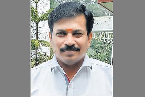 ‘விசில்’ அடிக்கும் வரையாடுகள் : வேகமாக அழிந்து வரும் தமிழகத்தின் மாநில விலங்கு