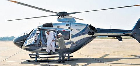 புறப்பட தயாரான ஹெலிகாப்டரில் திடீர் தீ: கர்நாடக முதல்வர், அமைச்சர்கள் தப்பினர்