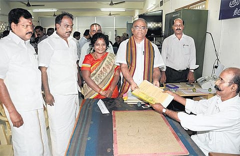 ஸ்ரீரங்கம் தொகுதி இடைத்தேர்தல்: பாஜக வேட்பாளர் உட்பட 5 பேர் மனு தாக்கல்