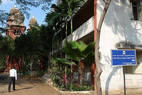 சென்னை டாக்டர் அம்பேத்கர் அரசு சட்டக் கல்லூரியை மூடிவிட்டு காஞ்சிபுரம், திருவள்ளூரில் சட்டக் கல்லூரிகளை தொடங்க அரசு முடிவு