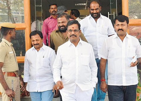 ‘என்னை அறிந்தால்’ படம் இணையதளத்தில் வெளியீடு: சிபிசிஐடி போலீஸில் தயாரிப்பாளர்கள் சங்கம் புகார்