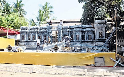 மகா சிவராத்திரியை முன்னிட்டு சிதம்பரத்தில் 2 இடங்களில் நாட்டியாஞ்சலி விழா: ஒரே நேரத்தில் நடப்பதால் பொதுமக்கள் குழப்பம்