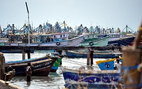 இலங்கை கடற்படையினரால் நாகை, காரைக்கால் மீனவர்கள் 86 பேர் சிறைபிடிப்பு