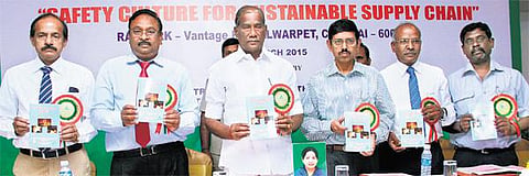 தொழிலாளர்களின் பாதுகாப்பை உறுதி செய்ய வேண்டியது மிகவும் அவசியம்: அமைச்சர் ப.மோகன் பேச்சு