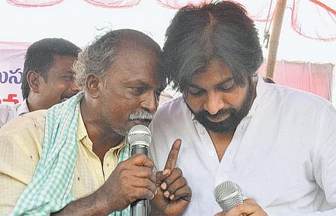 விவசாயிகளின் நிலங்களை அபகரித்தால் சாகும் வரை உண்ணாவிரதம் இருப்பேன்: நடிகர் பவன் கல்யாண் எச்சரிக்கை
