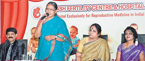 குழந்தையின்மைக்கு பெண் மட்டுமே குற்றவாளியா? - ஆகாஷ் மருத்துவமனை மகளிர்தின விழாவில் வாசுகி கேள்வி