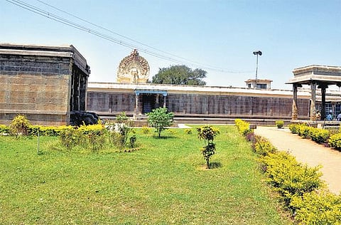 திருமுக்கூடல் பெருமாள் கோயில் பூட்டை உடைத்து 7 கிலோ வெள்ளி, காணிக்கை பணம் திருட்டு