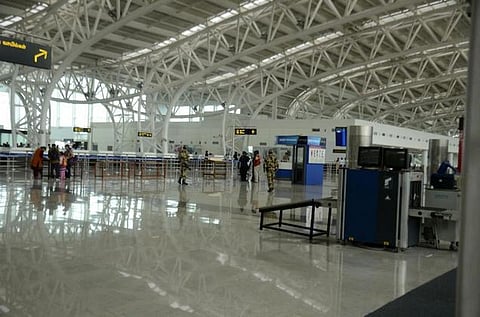 சென்னை விமான நிலைய கண்ணாடி 37வது முறையாக உடைந்து விழுந்தது