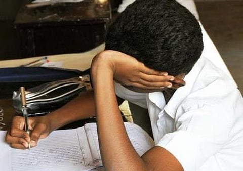 பத்தாம் வகுப்பு ஆசிரியர்கள் என்ன பாவம் செய்தார்கள்?