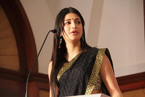 புலிக்காக கார்த்தி, நாகார்ஜூனா பட வாய்ப்பை கைவிட்ட ஸ்ருதி ஹாசன்: விஜய் படக்குழு நெகிழ்ச்சி