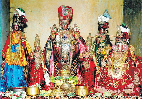 ஐவருடன் அருளும் வரதன்