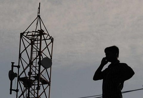 செல்போன் நிறுவனங்களுக்கு எதிராக போர்க்கொடி: ‘இணையதள நடுநிலை’ கொள்கைக்காக கைகோத்த வாடிக்கையாளர்கள்
