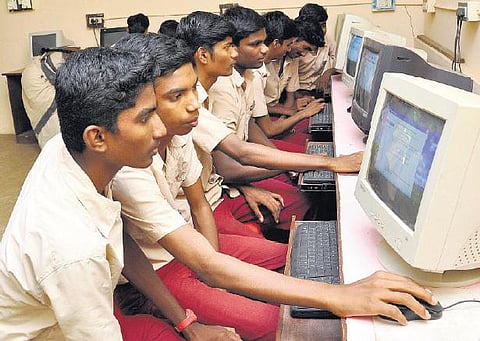 பிளஸ் 2-க்குப் பிறகு: உயர்கல்விக்குக் கைகொடுக்கும் விடுமுறை கணினி பயிற்சி