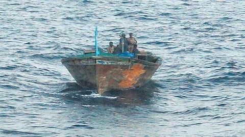 குஜராத் மாநில கடல் எல்லையில் ரூ.600 கோடி போதைப் பொருளுடன் பாகிஸ்தான் படகு சிக்கியது: 8 பாகிஸ்தானியர்கள் கைது