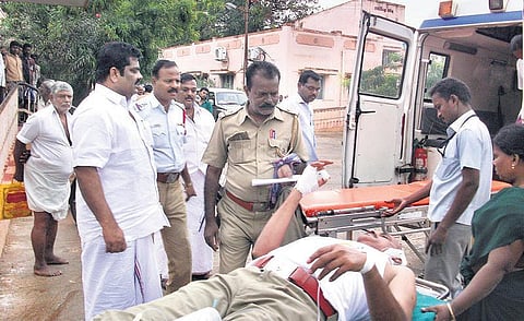 மேலூர் சிறார் சீர்திருத்த பள்ளியில் மோதல்: தலைமை சிறைக் காவலர் உட்பட 7 பேர் காயம்
