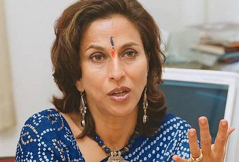 மகாராஷ்டிர முதல்வர் மீதான விமர்சனம்: எழுத்தாளர் ஷோபா டே-வுக்கு எதிரான உரிமை மீறல் நோட்டீஸ் நிறுத்தி வைப்பு - உச்ச நீதிமன்றம் உத்தரவு