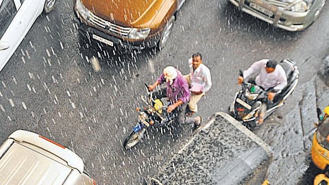 அறிவோம் நம் மொழியை: மழைத் தமிழ் பொழிகிறது!