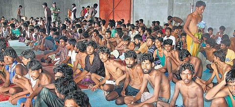 இந்தோனேசிய கடல் பகுதியில் நடுக்கடலில் தத்தளித்த 700 பேர் மீட்பு