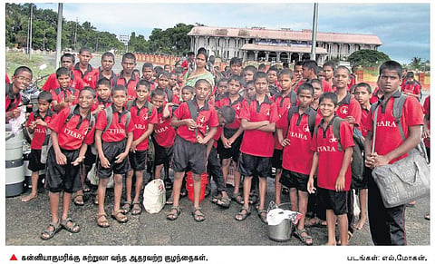 சுற்றுலா தலங்களில் அனுபவ பாடம் கற்கும் ஆதரவற்ற குழந்தைகள்: பள்ளிப்படிப்பை மட்டும் நம்பி பயனில்லையாம்!