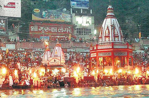 ஆர்ப்பரித்து வந்தாள் ஆகாச கங்கை