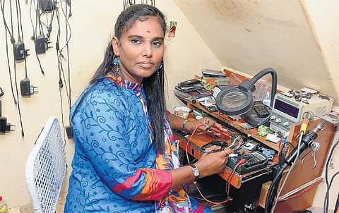 வானவில் பெண்கள்: சமைப்பது மட்டுமே பெண்களின் வேலையா?