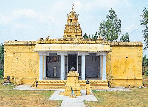 தருமநாதர் மீது படும் சூரியன்