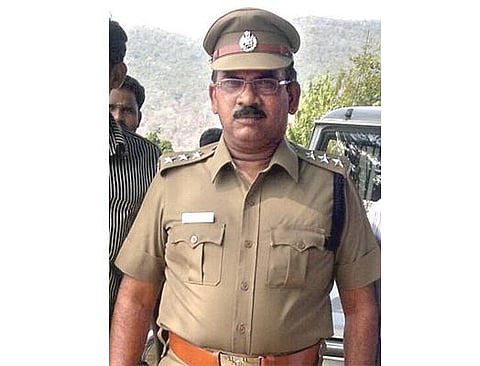 செம்மரக் கடத்தல் வழக்கு: தலைமறைவாக இருந்த கலால் டிஸ்பி கைது