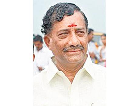 வன்கொடுமை தடுப்பு சட்டத்தில் வழக்கு: தேனி நீதிமன்றத்தில் சரணடைய ஓபிஎஸ் சகோதரருக்கு உத்தரவு