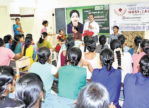 புதுவாழ்வு திட்டத்தின் கீழ் குடும்ப தலைவிகளுக்கு வேலைவாய்ப்பு பயிற்சி: 4 ஒன்றியங்களில் நடைபெற்றது