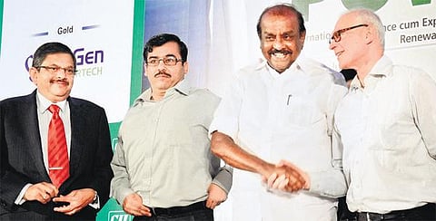 தமிழகத்தில் இந்த ஆண்டு இறுதிக்குள் 2000 மெகாவாட் சூரியசக்தி மின்சாரம் கொள்முதல்: அமைச்சர் நத்தம் விஸ்வநாதன் உறுதி