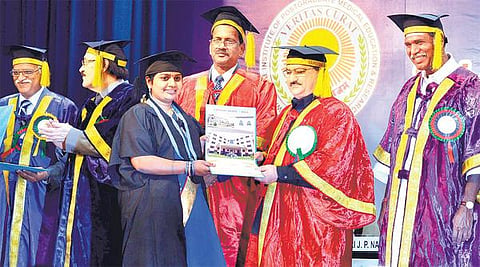 நாடு முழுவதும் 100 அரசு பொது மருத்துவமனைகளை மருத்துவக் கல்லூரிகளாக தரம் உயர்த்த முடிவு: மத்திய சுகாதாரத்துறை அமைச்சர் தகவல்