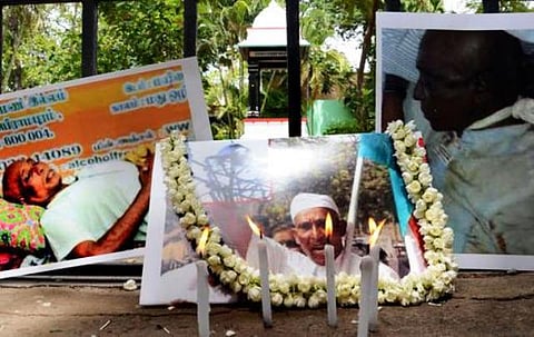 கன்னியாகுமரி அரசு மருத்துவக் கல்லூரிக்குள் 7-வது நாளாக போராடும் சசிபெருமாள் உடல்: நோட்டீஸ் அனுப்பிய பிறகு அரசே எரியூட்ட முடிவு
