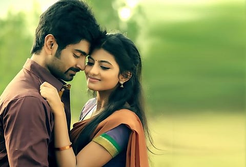 முதல் பார்வை: சண்டி வீரன் - சாதாரண சாகசம்!