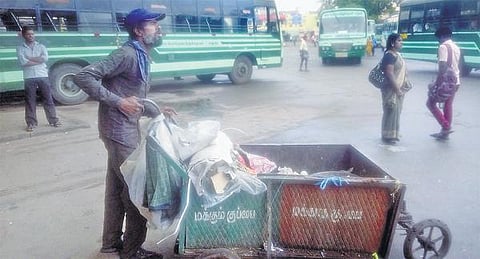 குப்பை வீசினால் ‘குட்டு’ விழும்: மனநோயாளியால் மனம் திருந்திய மக்கள் - வத்தலகுண்டு பஸ் நிலையம் இப்போ ரொம்ப சுத்தம்