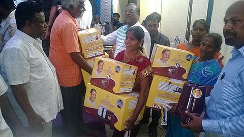 புதுச்சேரியில் ரூ.120 கோடியில் இலவச மிக்சி, கிரைண்டர் வழங்கும் பணி தொடக்கம்