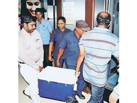 லாரி மோதியதில் மூளைச்சாவு: ஆந்திர மாநில இளைஞரின் இதயம் ஏமன் முதியவருக்கு பொருத்தப்பட்டது - சென்னை மருத்துவமனையில் அறுவை சிகிச்சை