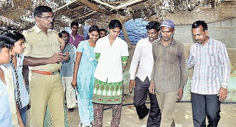 வத்தலகுண்டு பஸ் நிலையத்தை சுத்தப்படுத்திய மனநோயாளிக்கு தி இந்து செய்தியால் மறுவாழ்வு: சிகிச்சை அளித்து உறவினரிடம் ஒப்படைக்க நடவடிக்கை