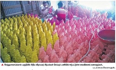 குளத்தில் களிமண் எடுப்பதற்கு கெடுபிடி தளர்த்த கைவினைக் கலைஞர்கள் வலியுறுத்தல்