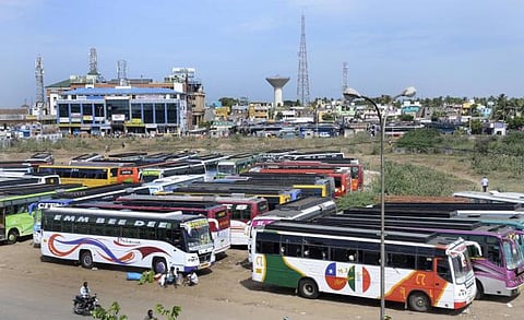 விதிமுறைகளை மீறி இயக்கப்படும் ஆம்னி பேருந்துகளால் கடும் போக்குவரத்து நெரிசல்