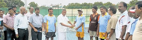 தமிழக அரசு ஊழியர்களுக்கு மாநில டென்னிஸ் போட்டிகள்: அமைச்சர் தொடங்கி வைத்தார்