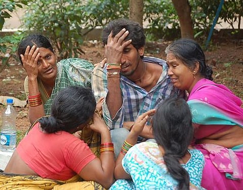 ஆந்திராவில் லாரி கவிழ்ந்து விபத்து: 16 கூலி தொழிலாளர்கள் பரிதாப பலி - படுகாயமடைந்த 19 பேர் மருத்துவமனைகளில் அனுமதி