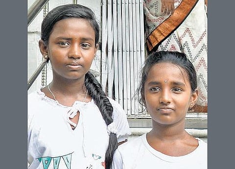 இலங்கை கராத்தே போட்டியில் பங்கேற்க முதல்வர் உதவ வேண்டும்: தனிப்பிரிவில் 2 மாணவிகள் மனு