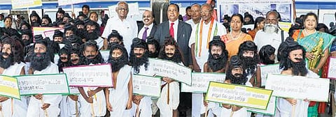 133 சிறுவர்கள் வள்ளுவர் வேடத்தில் மெட்ரோ ரயிலில் பயணம்: திருக்குறளை தேசிய நூலாக அறிவிக்க கோரிக்கை