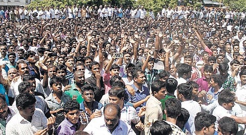 டீ-சர்ட், லுங்கியுடன் வந்த யுவராஜ்: சரண் அடைந்த கடைசி நிமிடம் வரை பரபரப்பு
