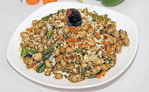 வேர்க்கடலை வெண் சுண்டல்