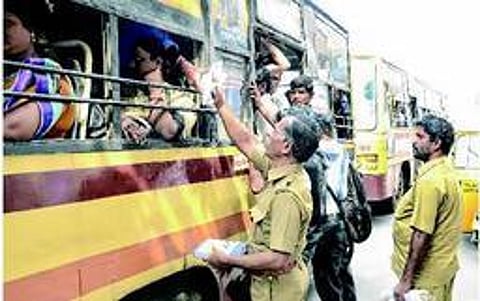 மாநகர பேருந்துகளில் டிக்கெட் இல்லாமல் பயணம்: 3 மாதங்களில் ரூ.26 லட்சம் அபராதம் வசூல்