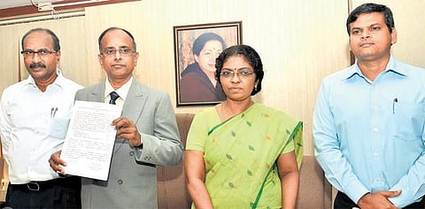 இ-சேவை மையங்களில் டிஎன்பிஎஸ்சி தேர்வுகளுக்கு விண்ணப்பிக்கலாம்