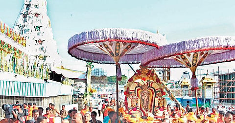 திருப்பதி நவராத்திரி பிரம்மோற்சவம் தொடக்கம்: பெரிய சேஷ வாகனத்தில் உற்சவர் பவனி