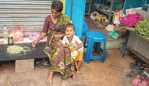 பெண் எனும் பகடைக்காய்: சிறகடிக்கும் ஒற்றைப் பறவைகள்!