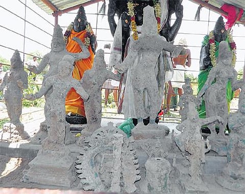 பொறையாறு அருகே 13 உலோக சிலைகள் கண்டெடுப்பு